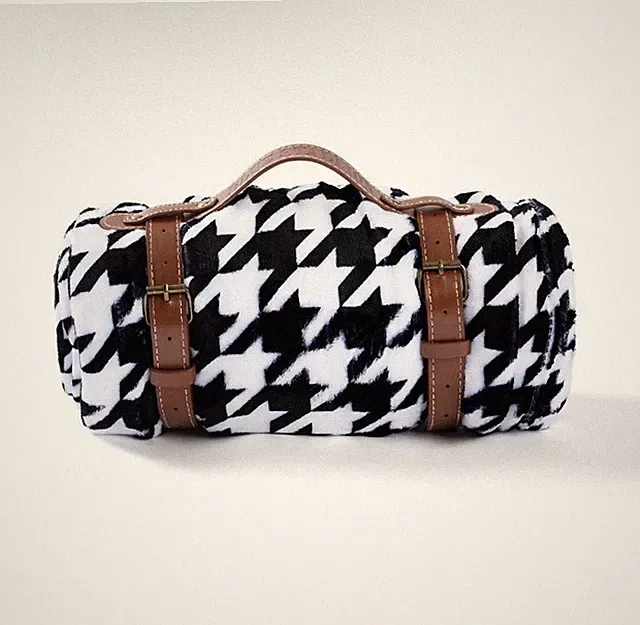 4’x5’ Black and White Houndstooth Fleece Throw Blanket with Carry Straps