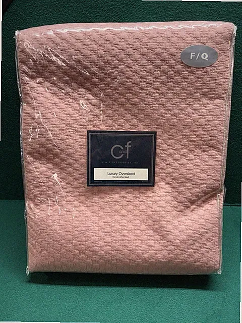 C and F Luxury Full/Queen Oversized Quilt 90x92, Houndstooth Pink NWT