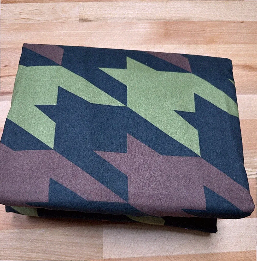 Hallmart Collectibles Green Camo Houndstooth Coverlet Set + 2 Pillowcases TWIN
