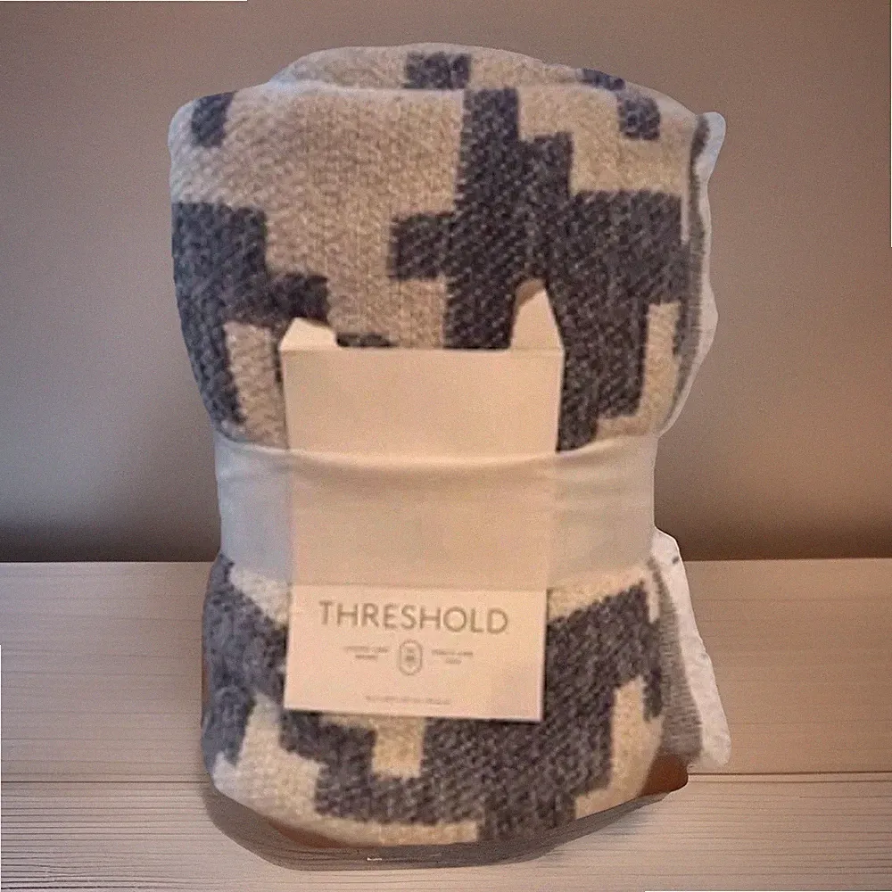 Oversized Houndstooth Throw Blanket Gray cream NWT