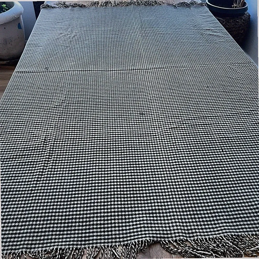 Unbranded Throw Blanket 65 x 60" Houndstooth Wool Black and White Tasseled