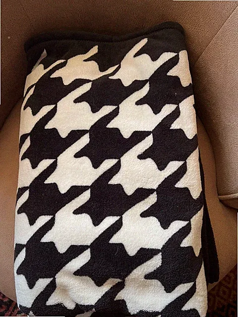 Vera Bradley Midnight Houndstooth Cozy Fleece Throw Blanket 48x80” - Retired